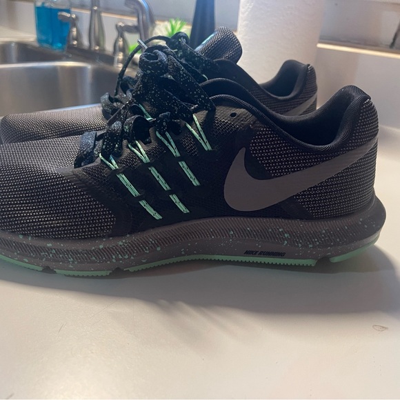 Nike swift womens sneakers size 11 - Picture 3 of 3